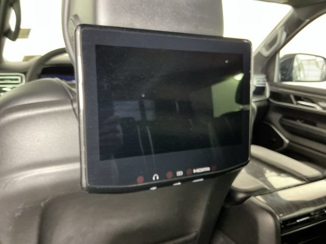 Used 2022 Jeep Wagoneer Series III w/ Rear Seat Entertainment Group AWD/4WD image 26