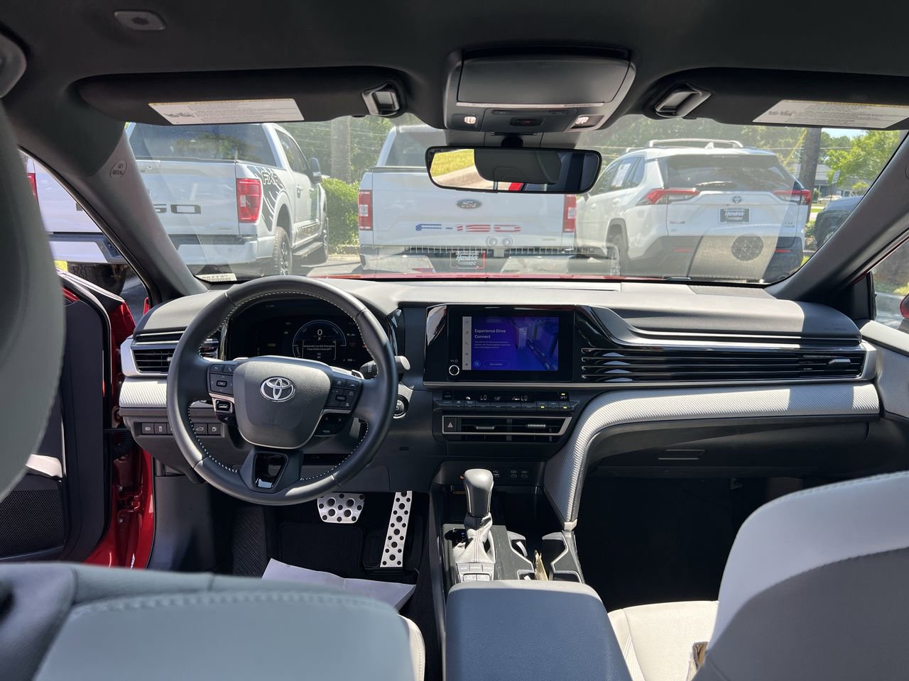 Used 2025 Toyota Camry SE w/ Convenience Package FWD image 31