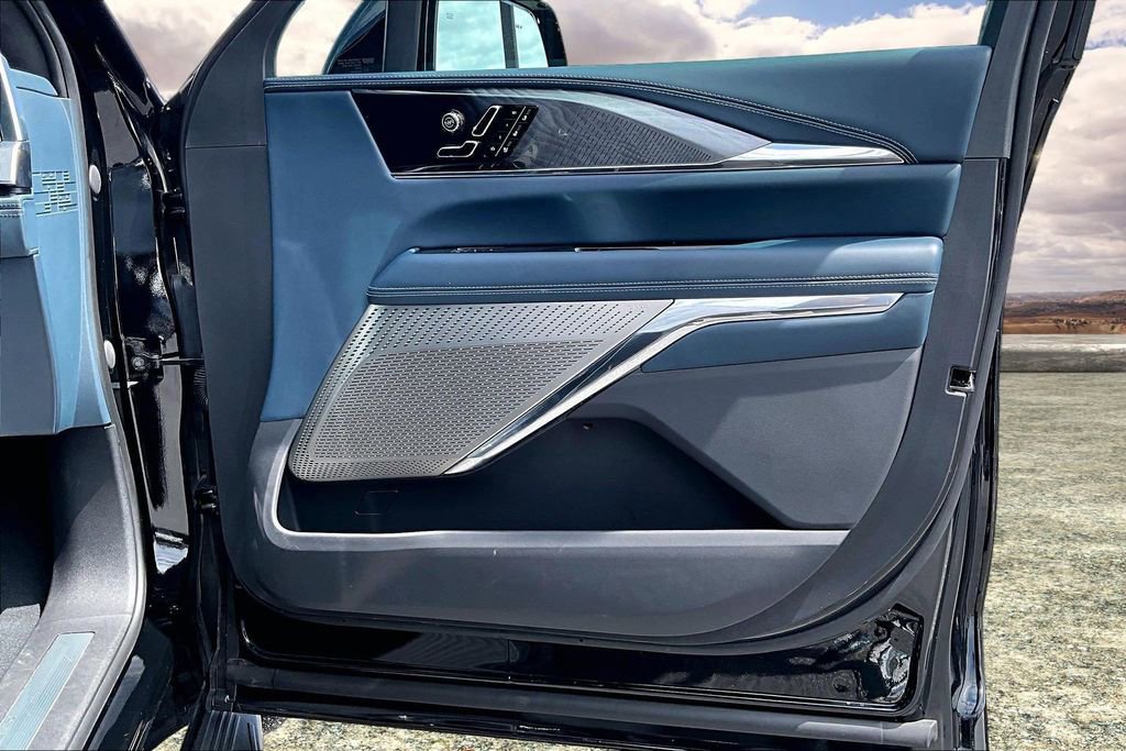 Certified 2025 Cadillac Escalade IQ Luxury 2 w/ LPO, Premium Carpet Package AWD/4WD image 29