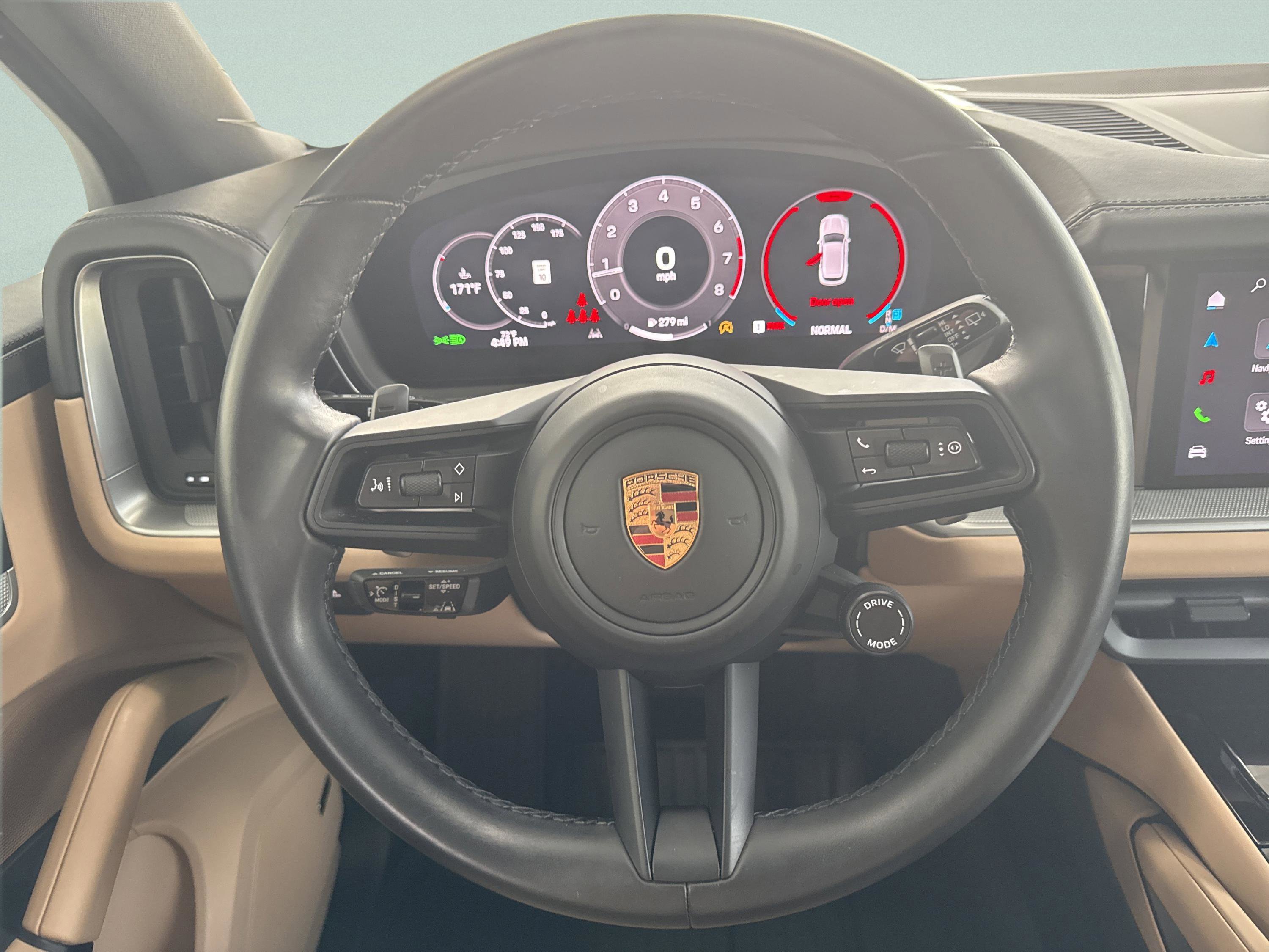 Used 2024 Porsche Cayenne image 39