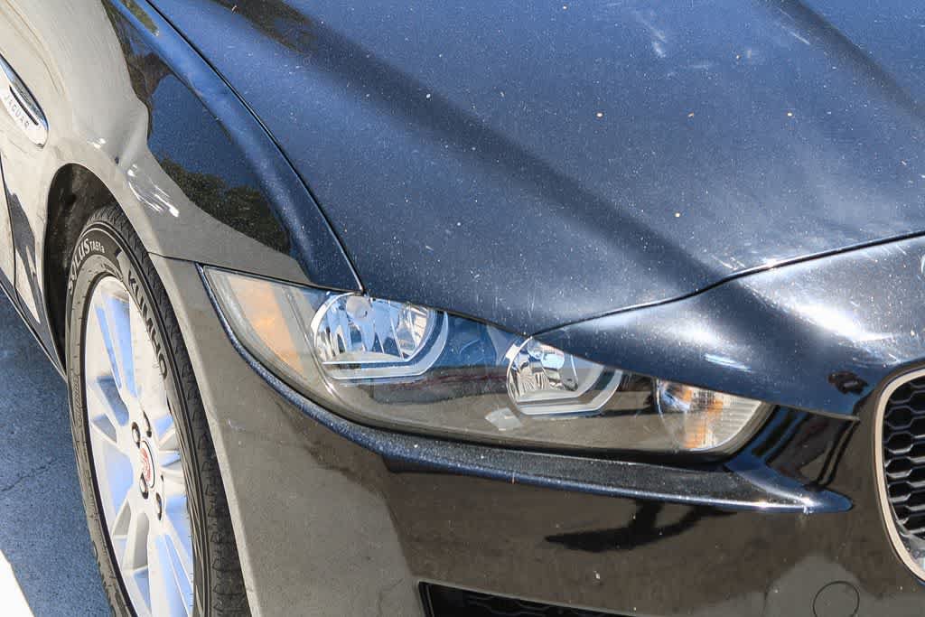 Used 2018 Jaguar XE Premium AWD/4WD image 4