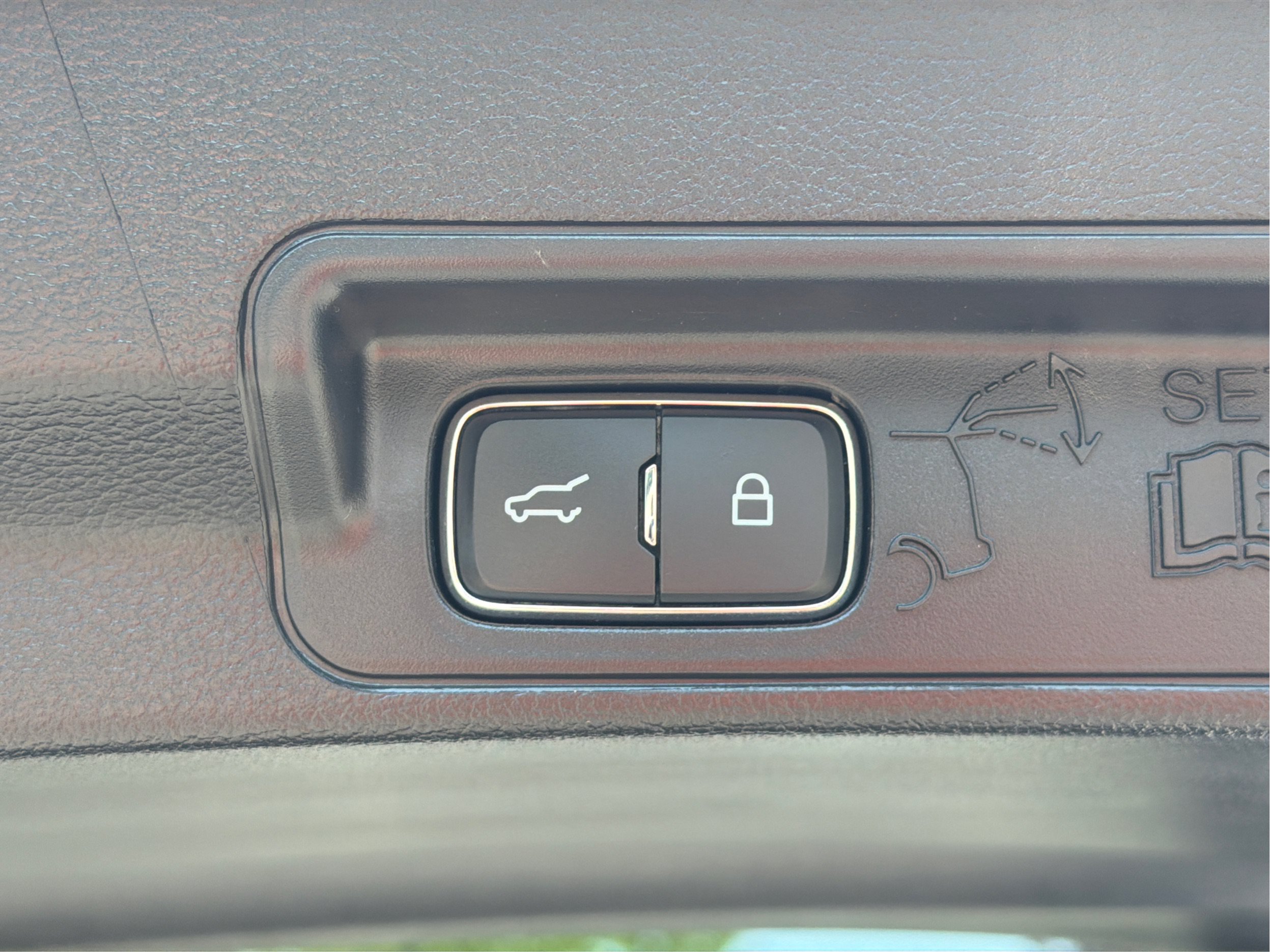 Used 2025 Ford Explorer ST-Line w/ ST-Line Street Pack AWD/4WD image 25
