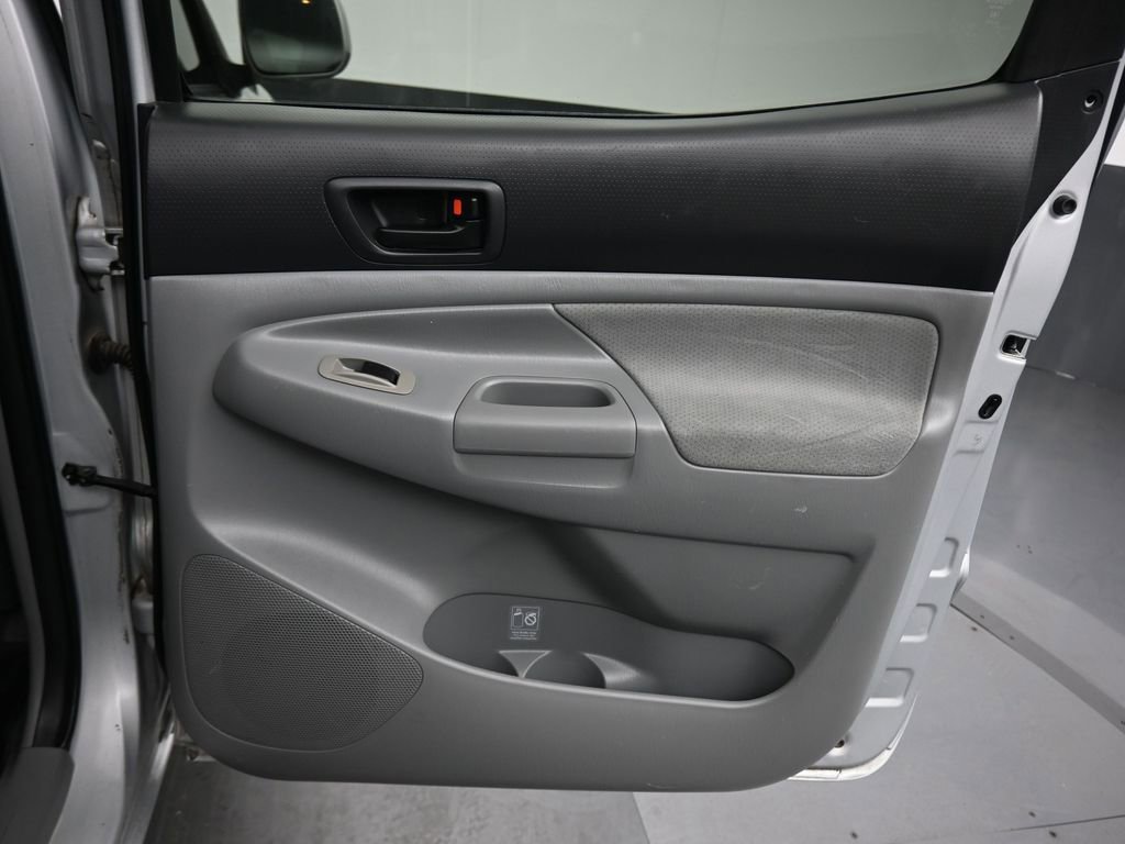 Used 2005 Toyota Tacoma PreRunner image 31