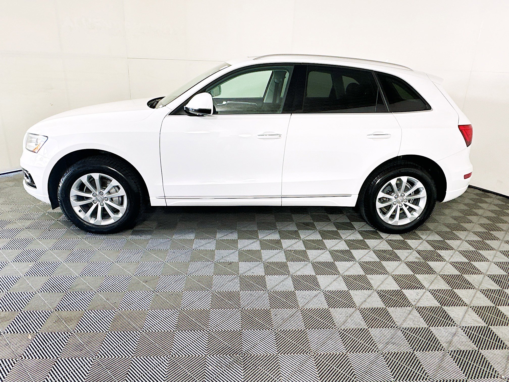 Used 2016 Audi Q5 2.0T Premium AWD/4WD image 6