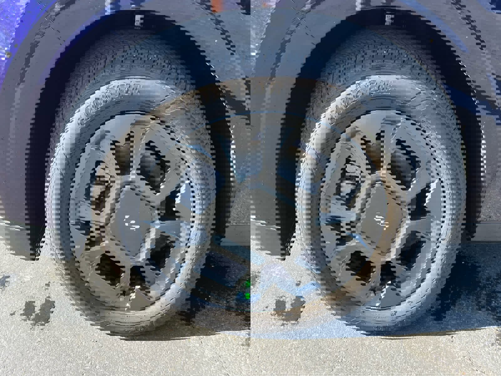 Used 2025 Kia Carnival EX image 13