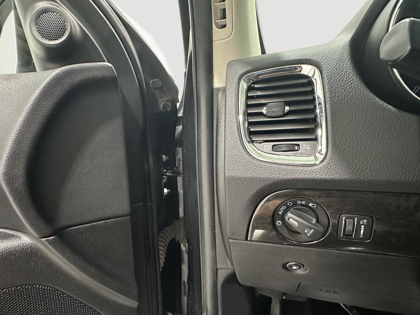 Used 2016 Dodge Durango Limited w/ Nav & Power Liftgate Group AWD/4WD image 16