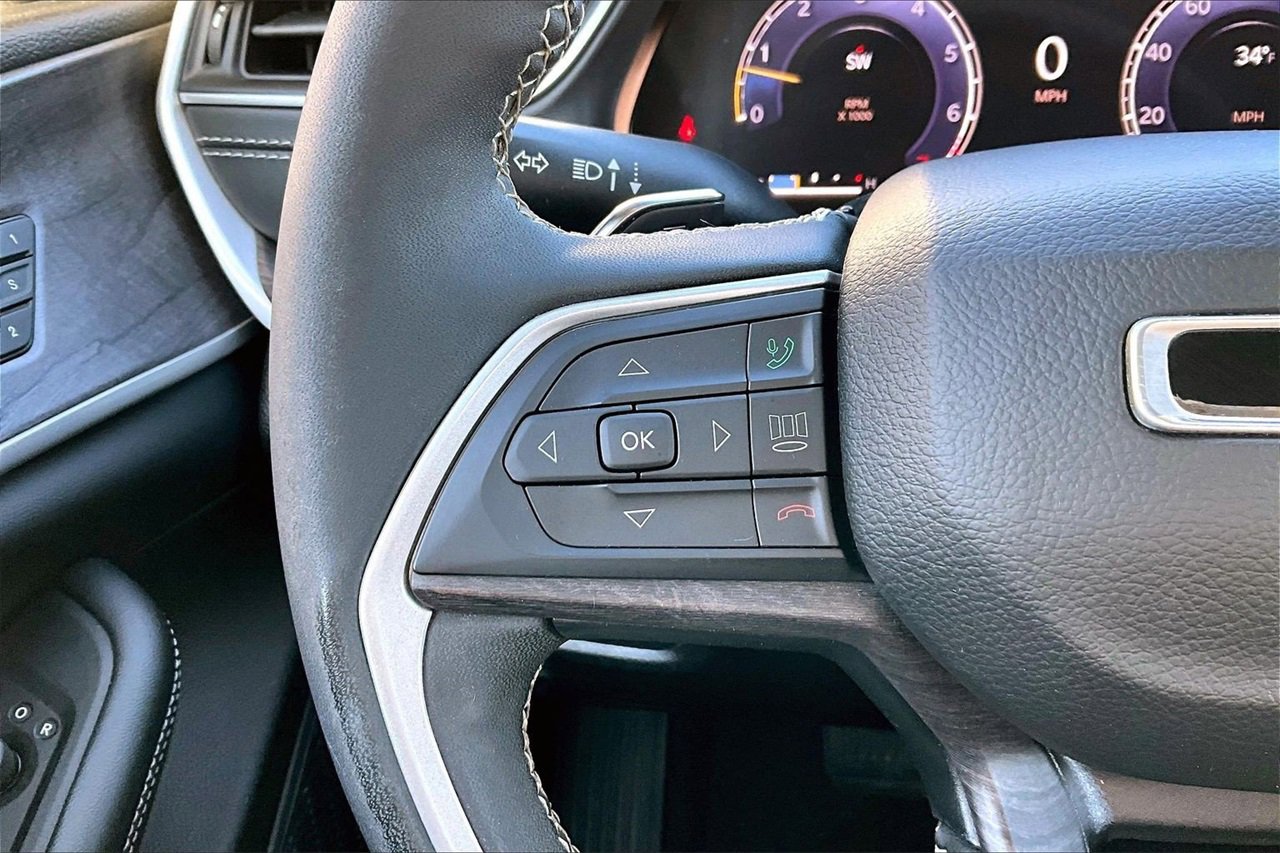 Used 2023 Jeep Grand Cherokee Limited image 28