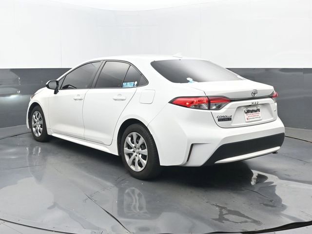Used 2022 Toyota Corolla LE FWD image 3