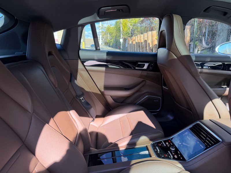 Used 2021 Porsche Panamera 4 w/ Premium Package image 27