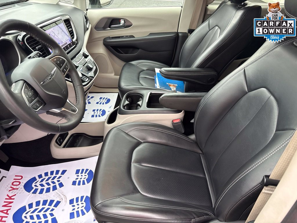 Used 2023 Chrysler Pacifica Touring-L FWD image 19