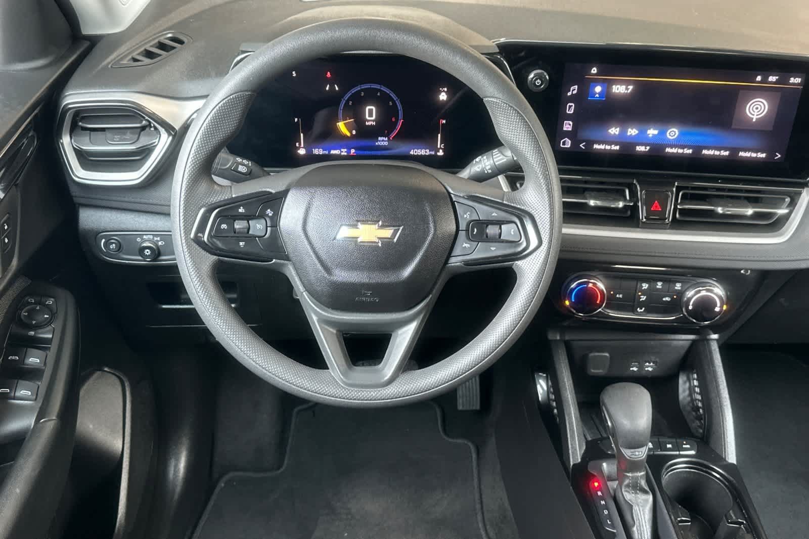Used 2025 Chevrolet TrailBlazer LT AWD/4WD image 16