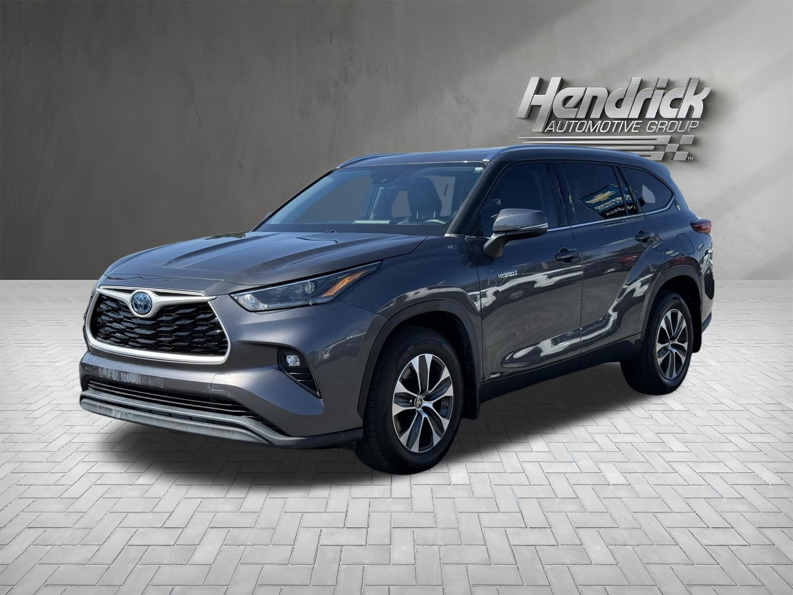 Used 2021 Toyota Highlander XLE AWD/4WD image 5