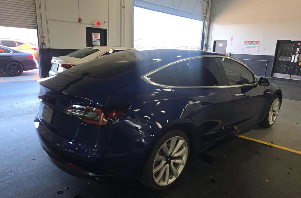 Used 2019 Tesla Model 3 Standard Range Plus image 3