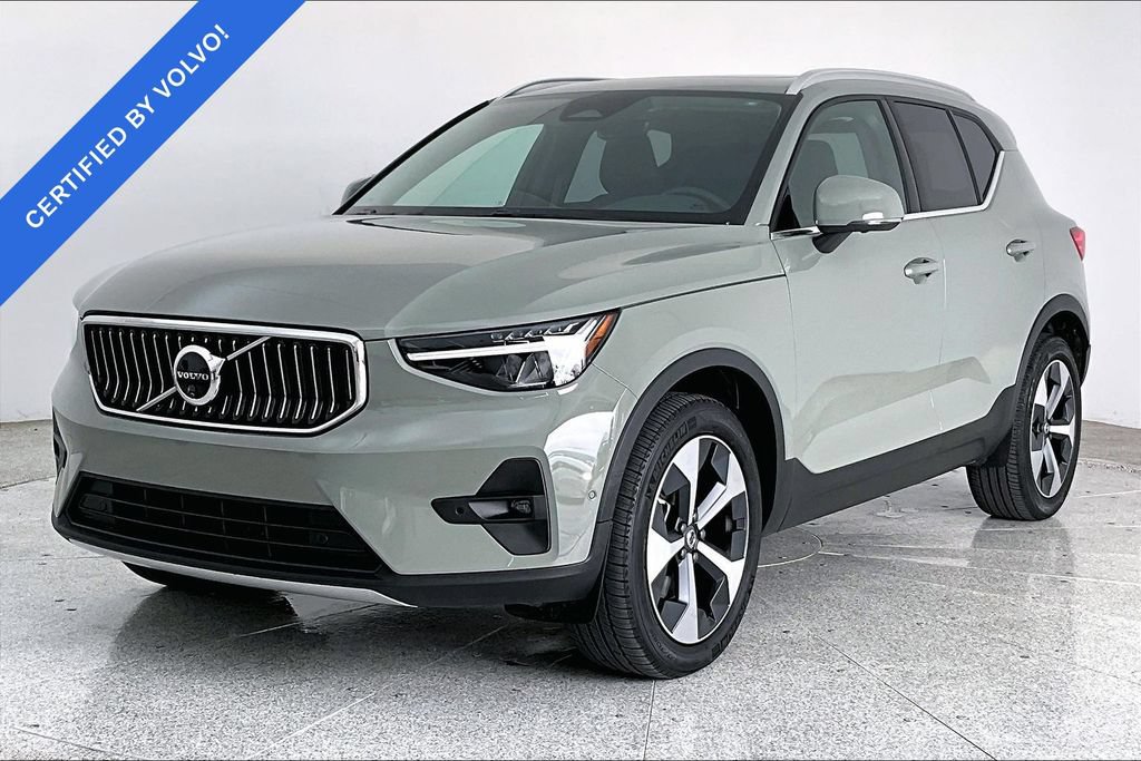 Certified 2025 Volvo XC40 B5 Plus AWD/4WD image 14