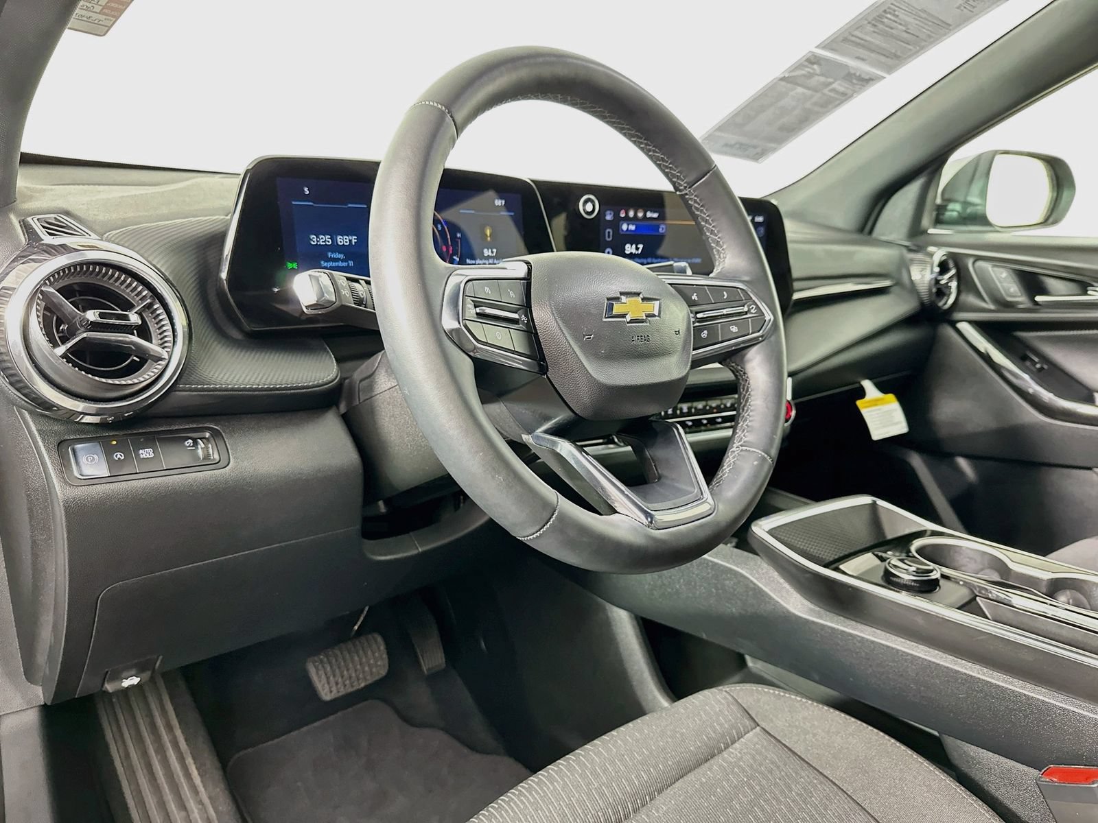 Used 2026 Chevrolet Equinox LT FWD image 10