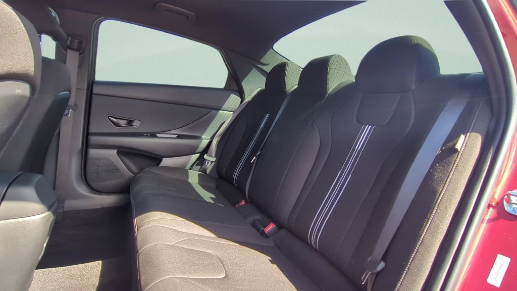 Certified 2025 Hyundai Elantra Sport FWD image 9