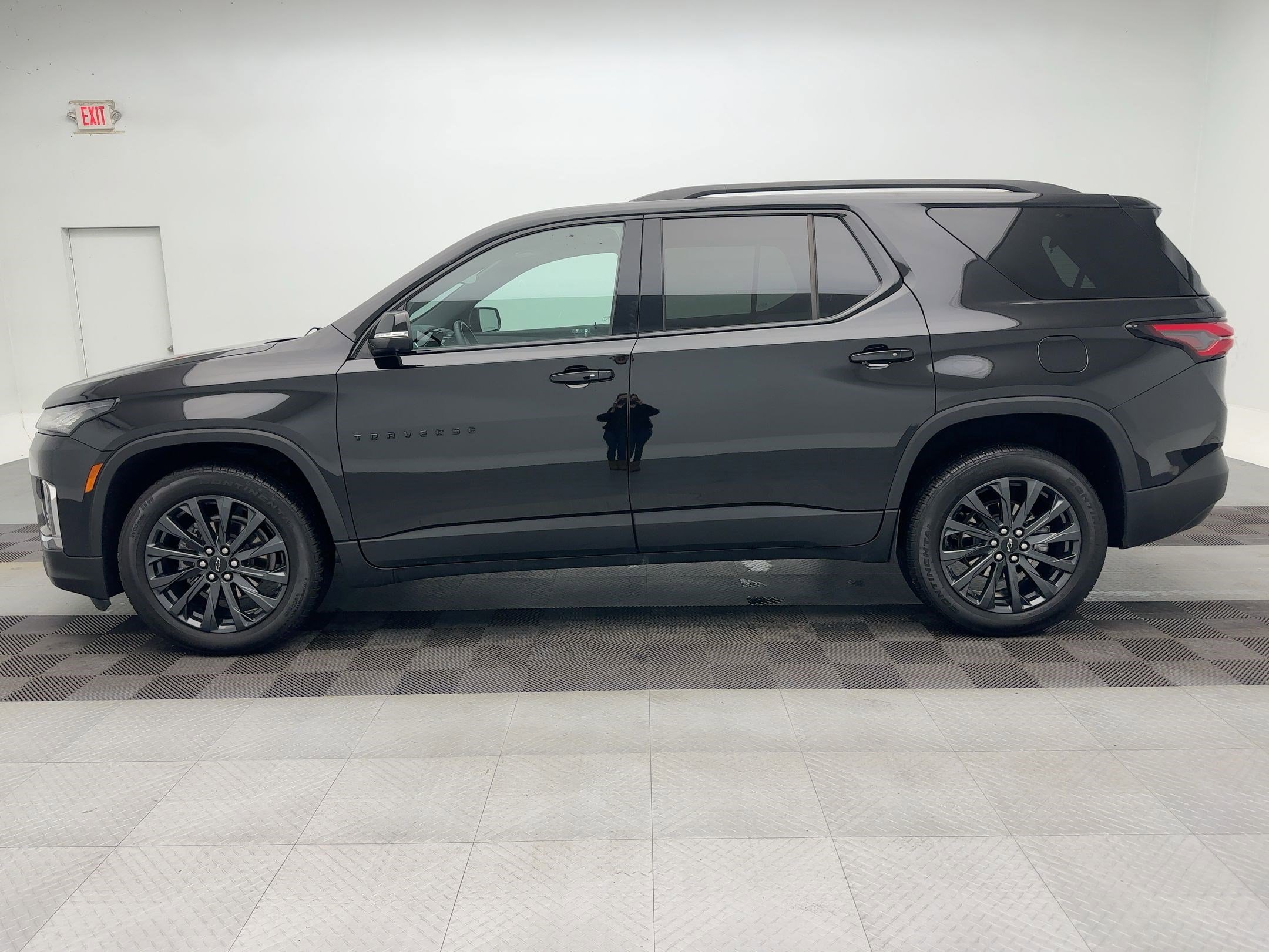 Certified 2023 Chevrolet Traverse RS image 2