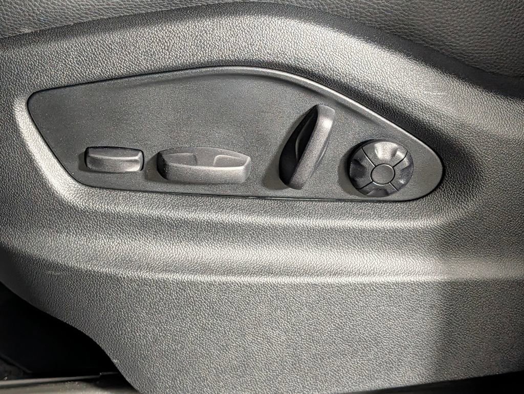 Certified 2025 Porsche Cayenne image 27