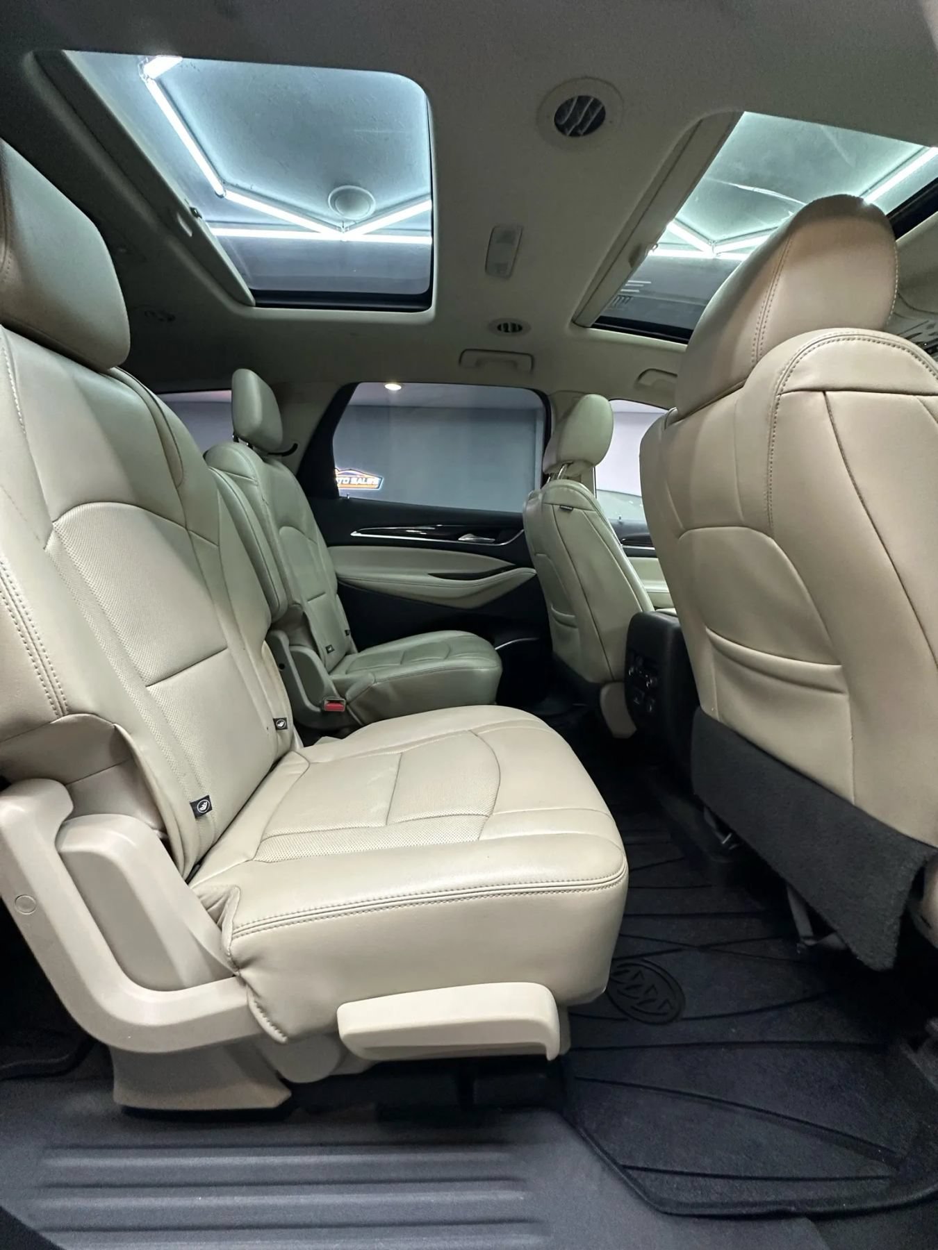 Used 2018 Buick Enclave Essence FWD image 28