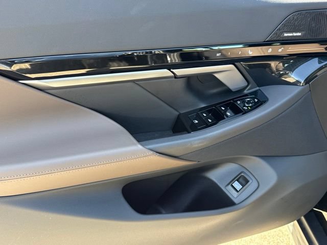 Used 2026 BMW 530i w/ Premium Package RWD image 17