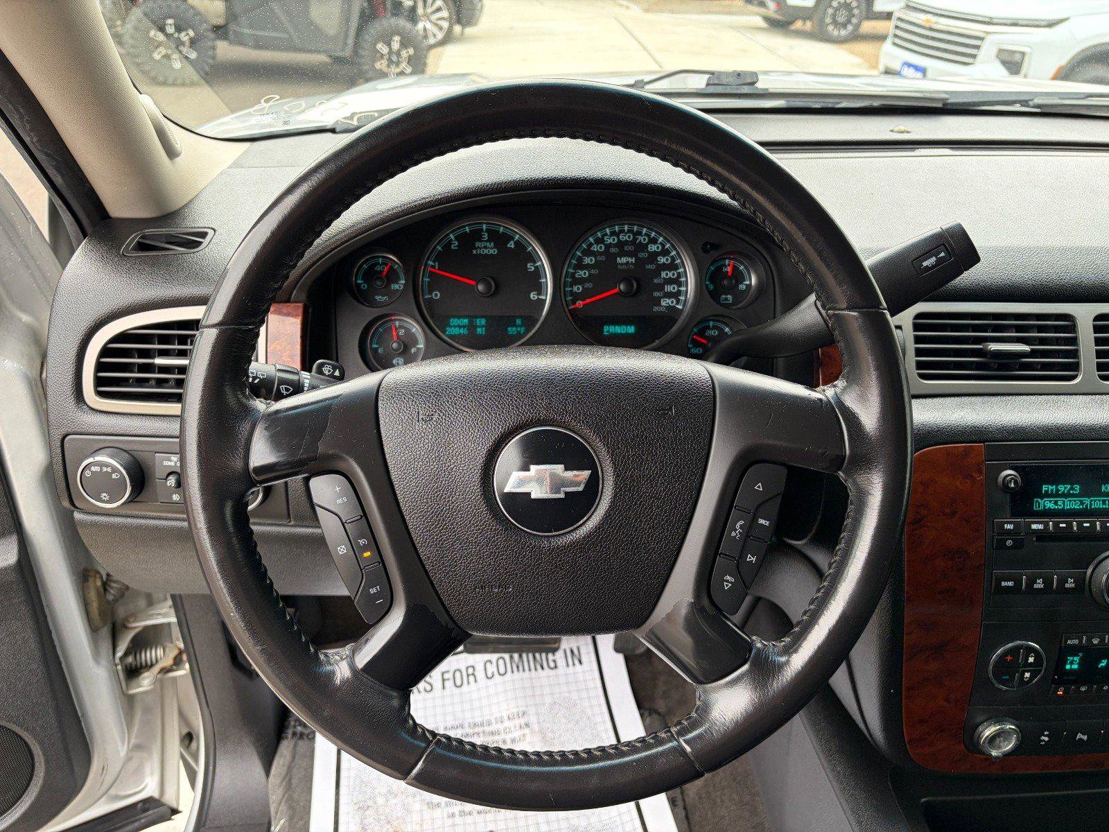 Used 2010 Chevrolet Suburban LT image 12