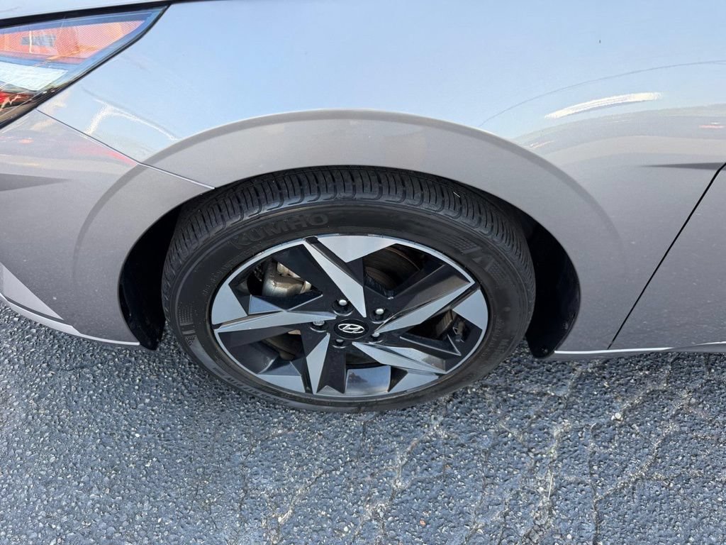 Used 2023 Hyundai Elantra SEL w/ Convenience Package FWD image 10