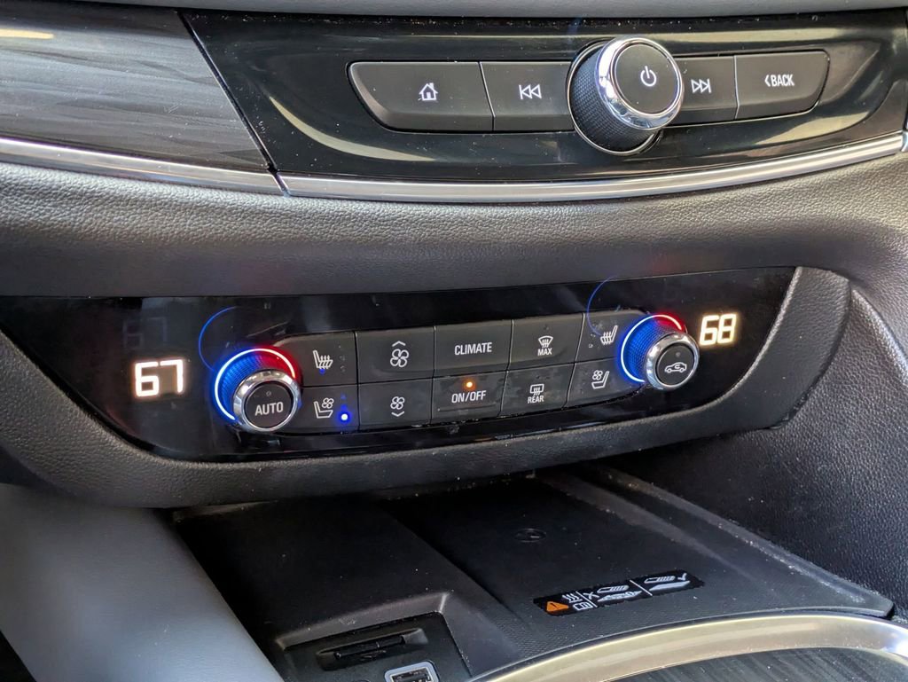 Used 2024 Buick Enclave Premium AWD/4WD image 17