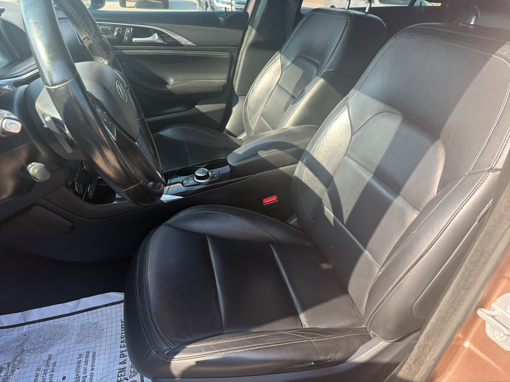 Used 2018 INFINITI QX30 Premium w/ Navigation Package AWD/4WD image 9