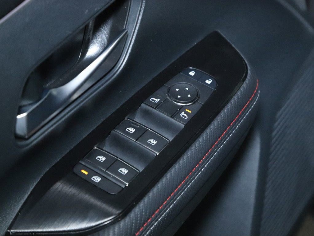 Certified 2025 Nissan Kicks SR image 18