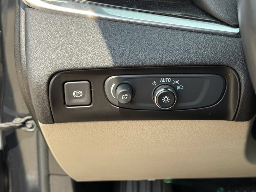 Used 2019 Buick Enclave Essence FWD image 18