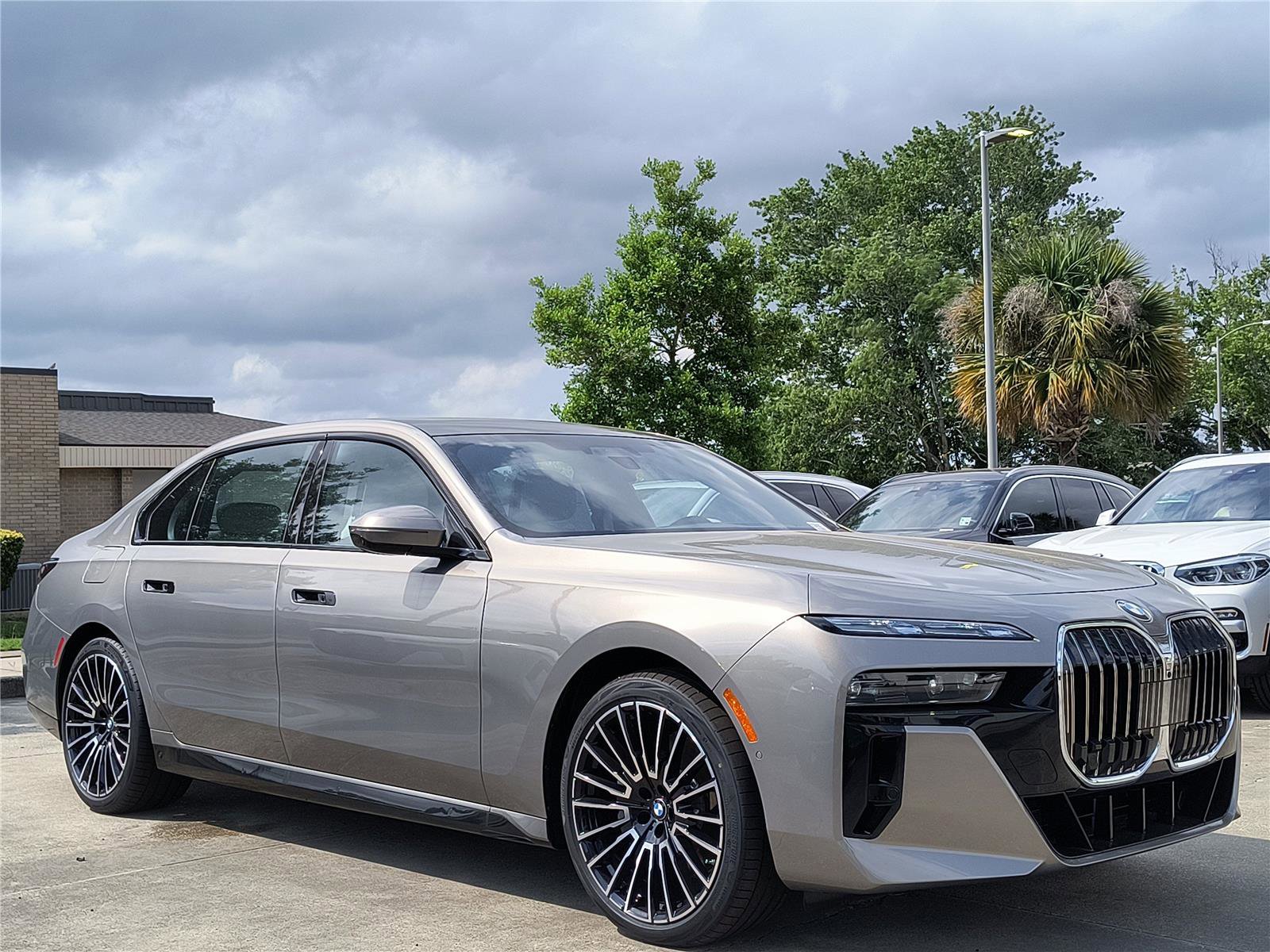 Used 2025 BMW 740i w/ Executive Package image 5