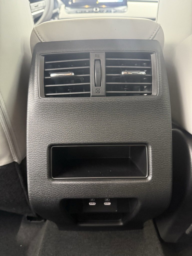 New 2025 Mitsubishi Outlander SE image 31