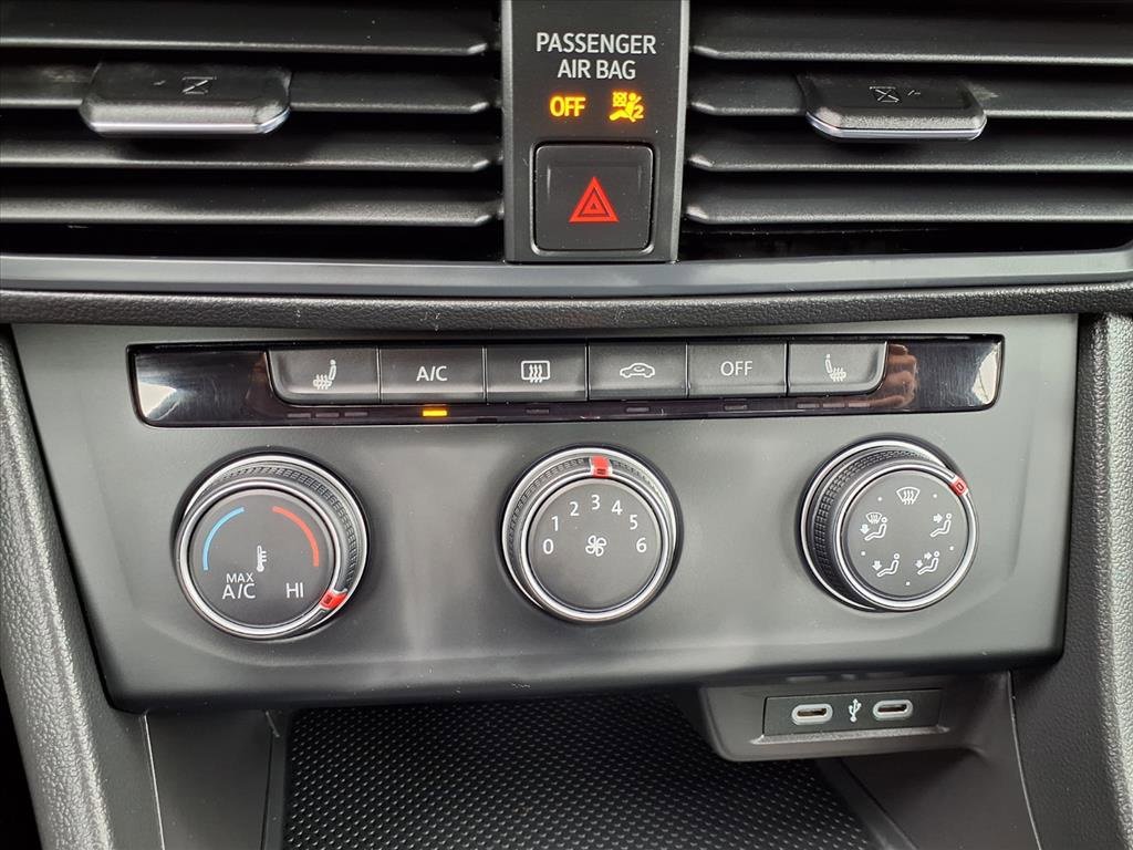 Used 2024 Volkswagen Jetta Sport image 11