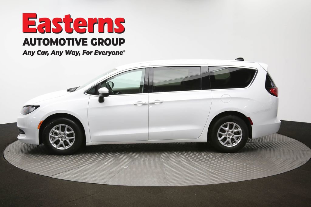 Used 2023 Chrysler Voyager LX image 59