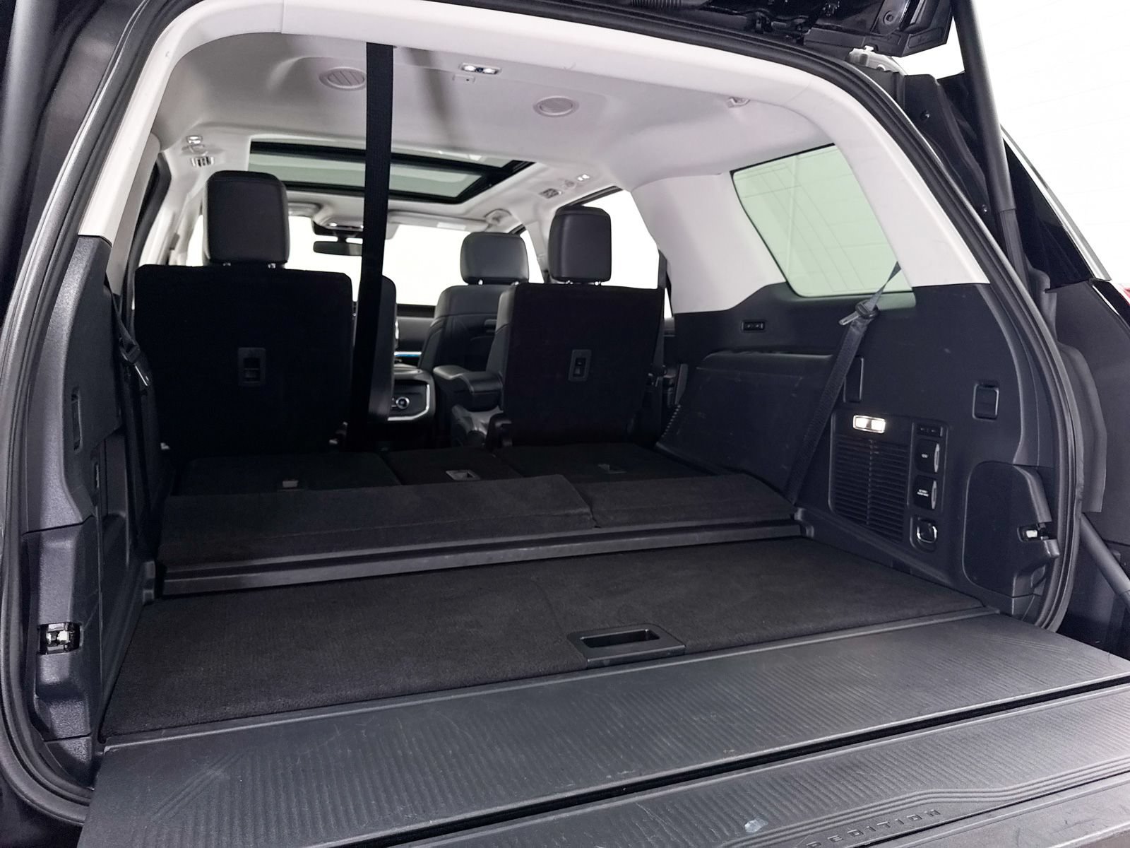 Used 2025 Ford Expedition Platinum AWD/4WD image 38