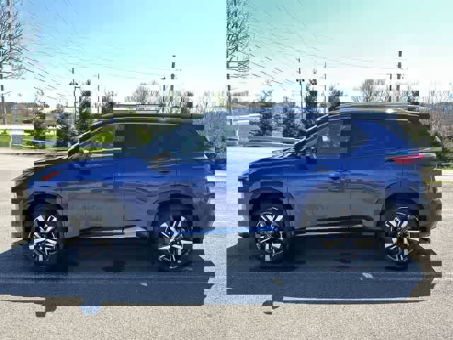 Used 2023 Nissan Rogue Platinum image 2