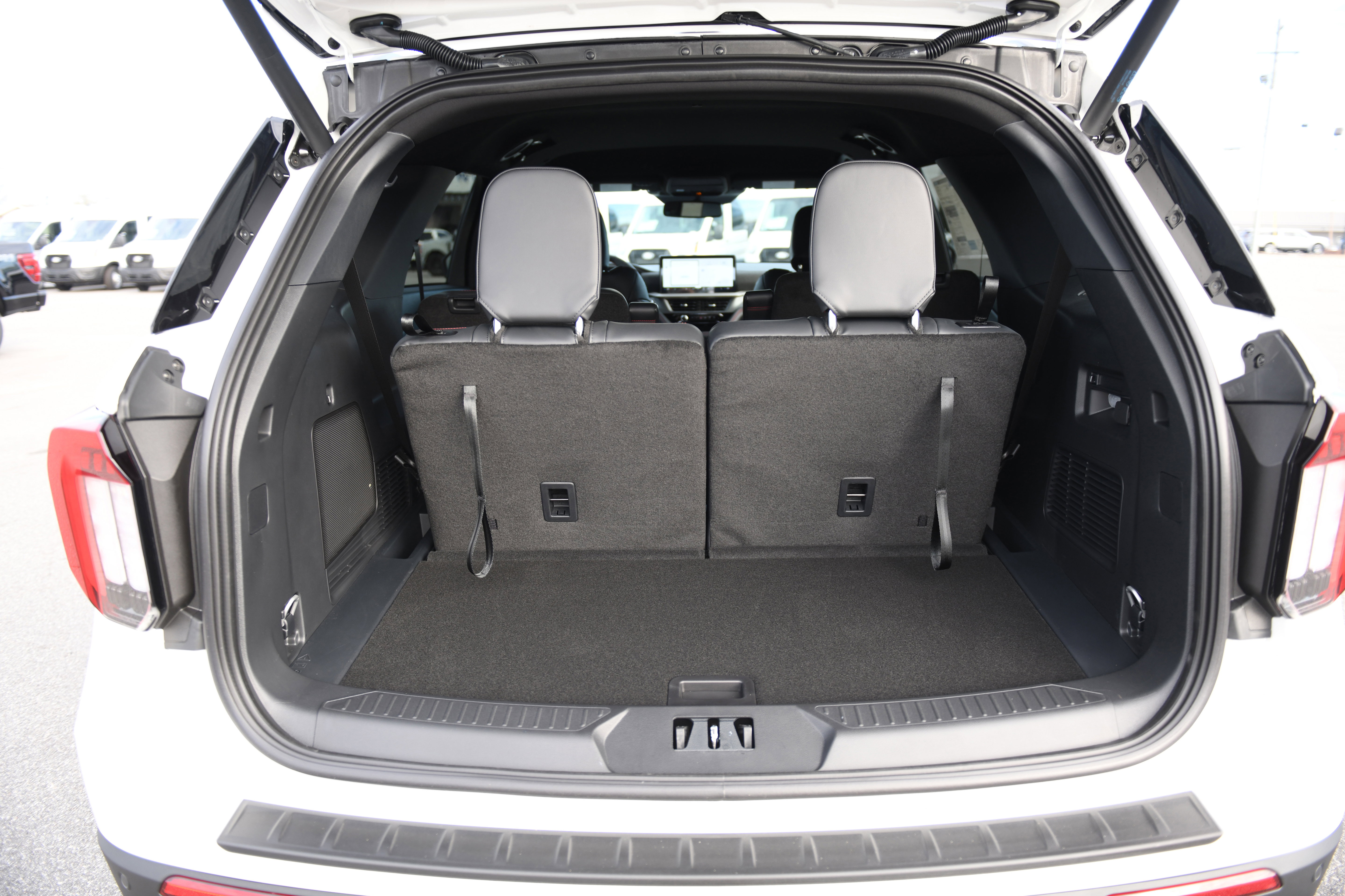 New 2026 Ford Explorer ST-Line w/ ST-Line Street Pack image 12