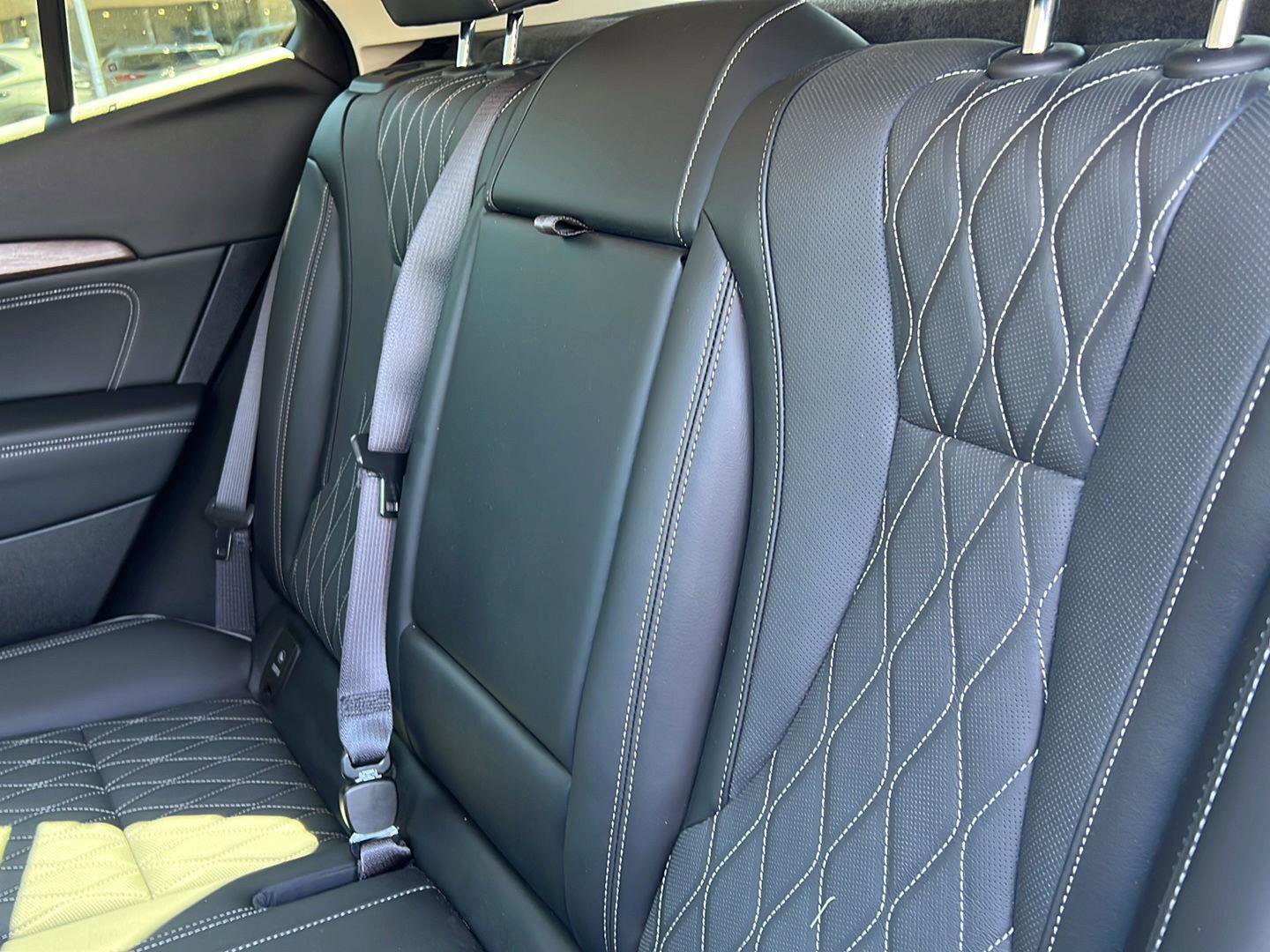 Used 2023 Buick Envision Avenir image 10