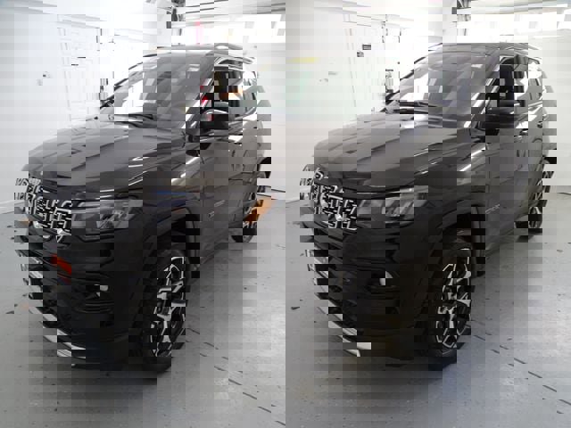 Certified 2025 Jeep Compass Limited image 17