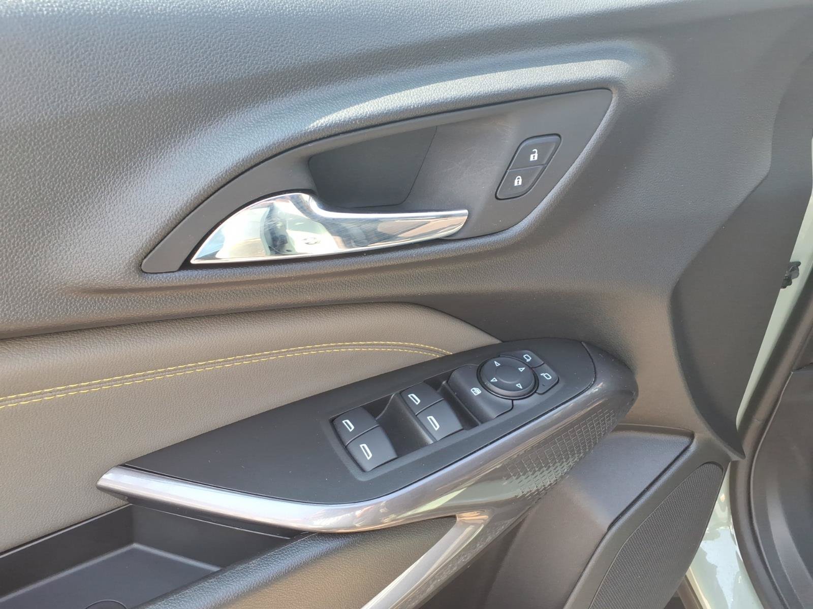 Used 2025 Chevrolet Trax ACTIV FWD image 12