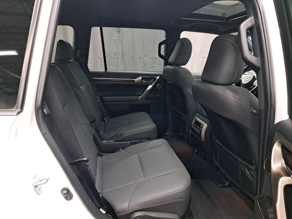 Used 2021 Lexus GX 460 Premium w/ Accessory Package image 17