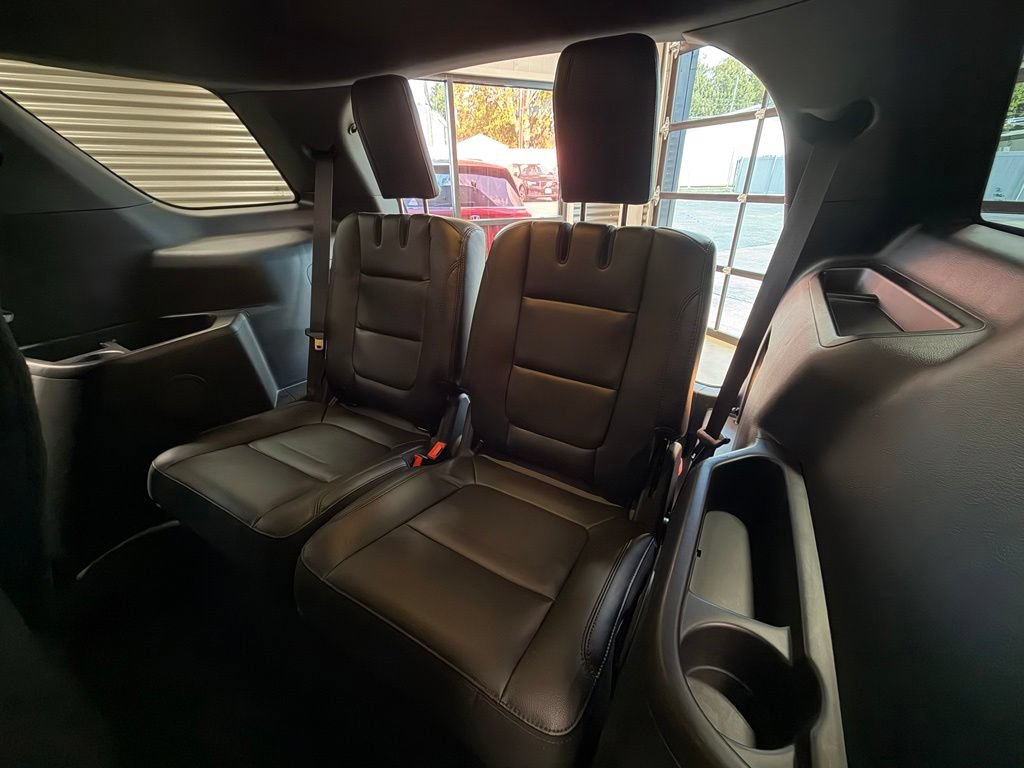 Used 2016 Ford Explorer XLT w/ Equipment Group 202A AWD/4WD image 7