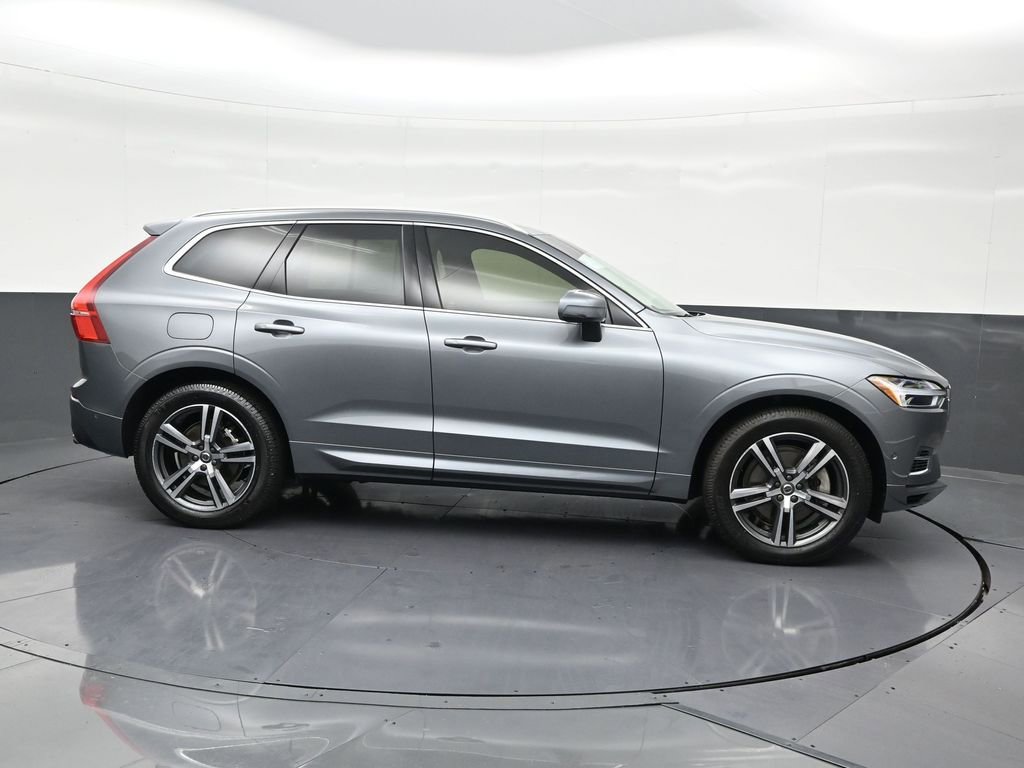 Used 2019 Volvo XC60 T8 Momentum w/ Premium Package image 6