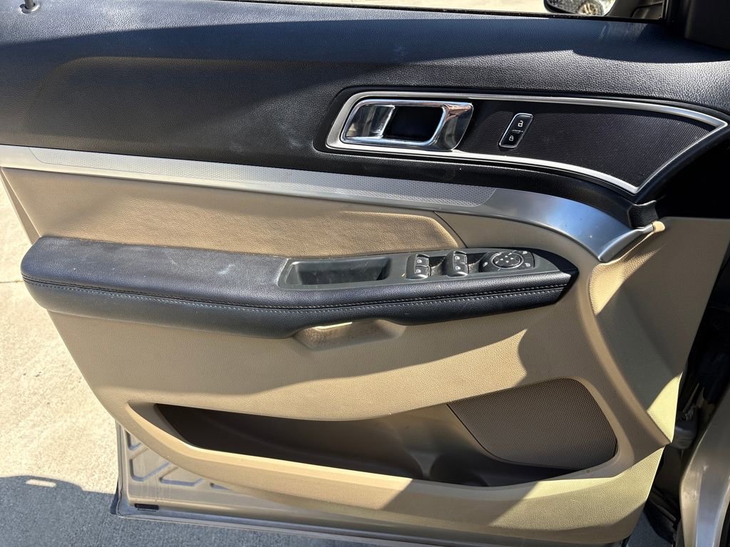 Used 2017 Ford Explorer XLT w/ Equipment Group 202A image 15