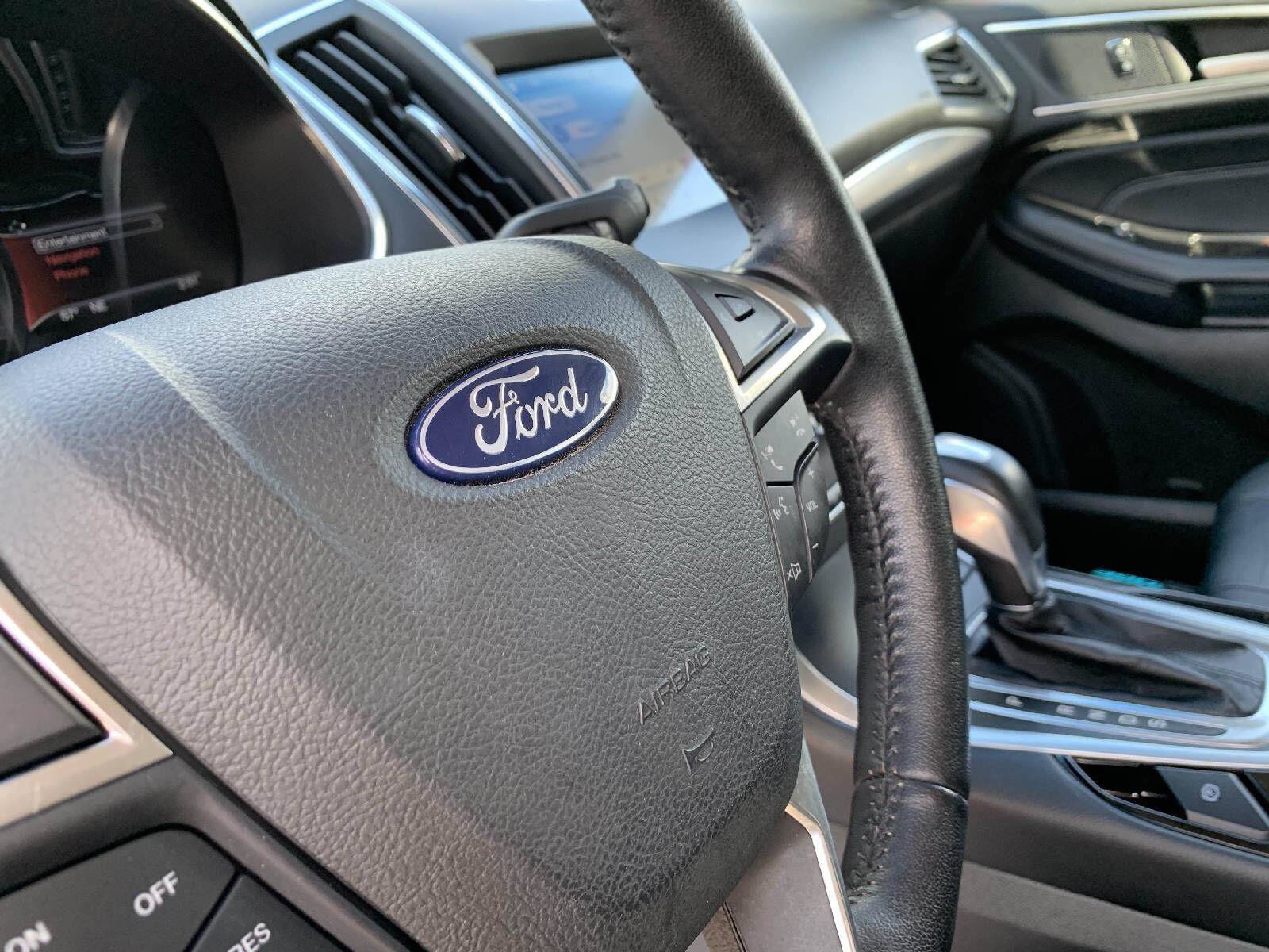 Used 2018 Ford Edge Titanium w/ Equipment Group 301A AWD/4WD image 45