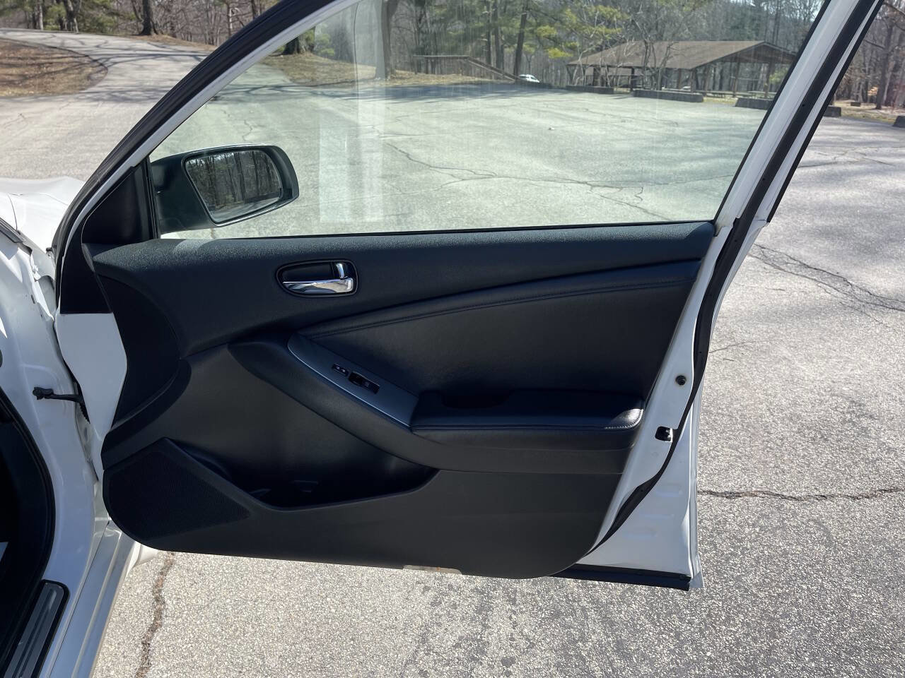 Used 2011 Nissan Altima 3.5 SR w/ 3.5SR Premium Pkg image 17