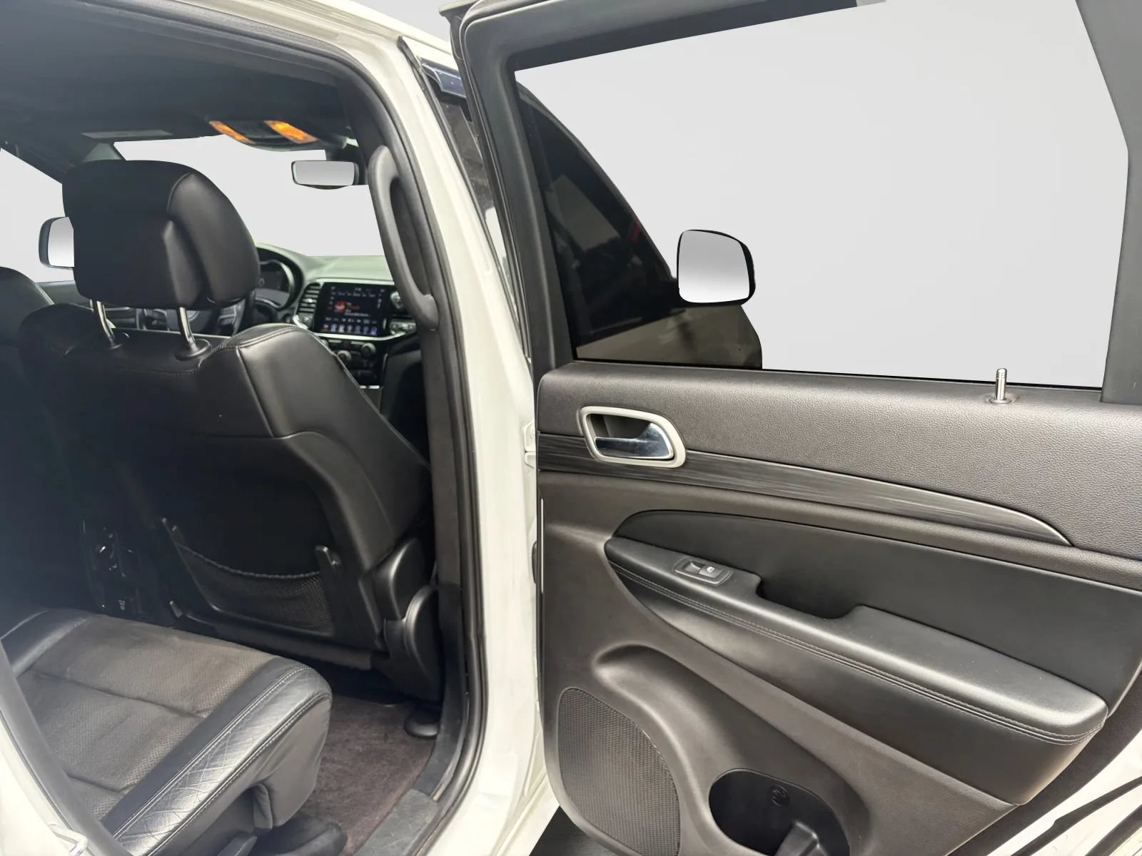 Used 2019 Jeep Grand Cherokee Altitude AWD/4WD image 17