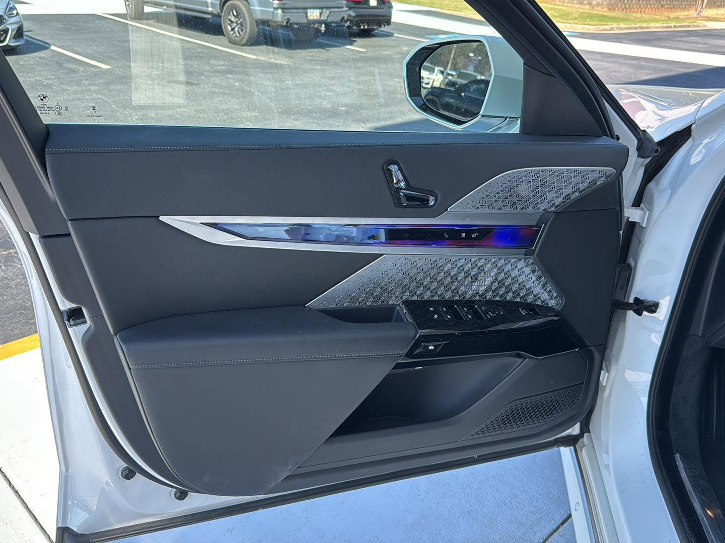 Used 2024 BMW i7 xDrive60 w/ Executive Package image 14