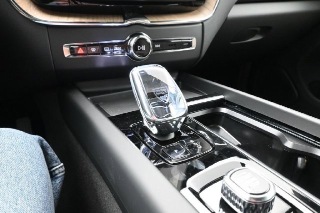 New 2027 Volvo XC60 B5 Core AWD/4WD image 13