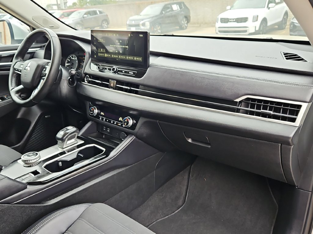Used 2025 Mitsubishi Outlander SE AWD/4WD image 33